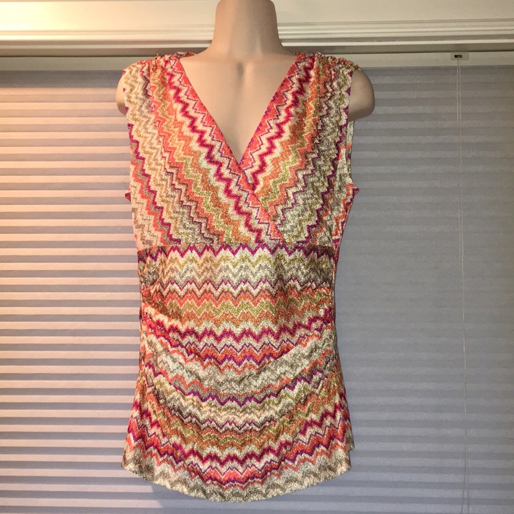 Ann Taylor chevron sleeveless vneck top size M
